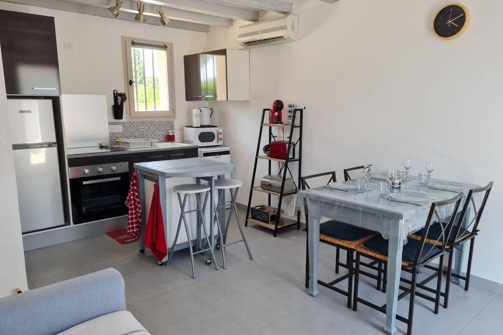 Appart Cosy Avec Son Exterieur Chaleureux,Piscine Et Parking Prive Fontvieille Eksteriør bilde