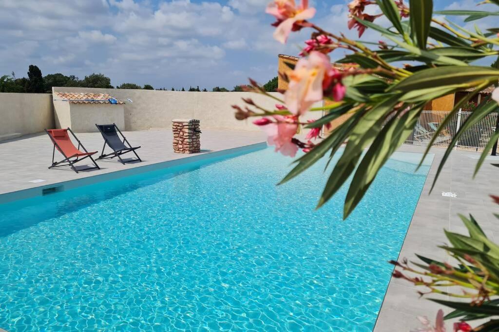 Appart Cosy Avec Son Exterieur Chaleureux,Piscine Et Parking Prive Fontvieille Eksteriør bilde