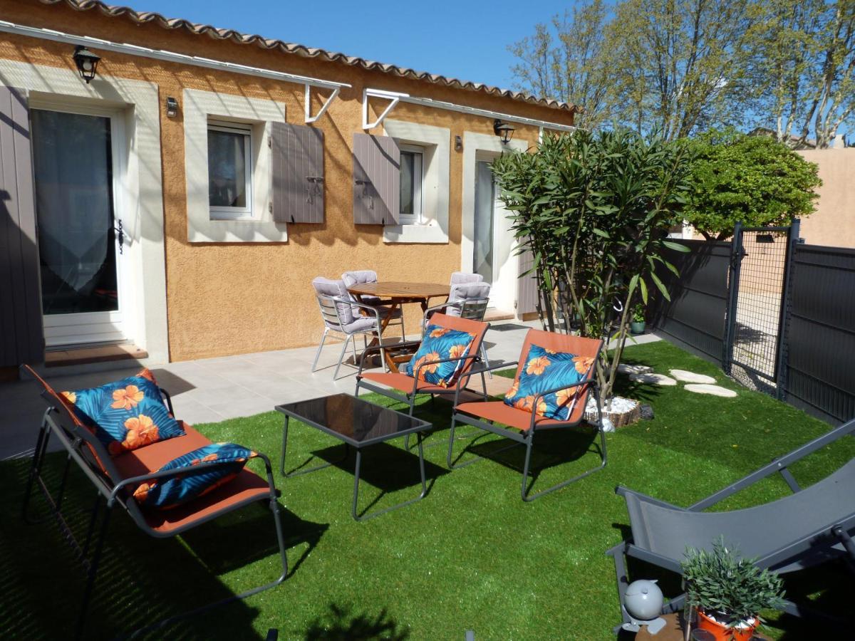 Appart Cosy Avec Son Exterieur Chaleureux,Piscine Et Parking Prive Fontvieille Eksteriør bilde